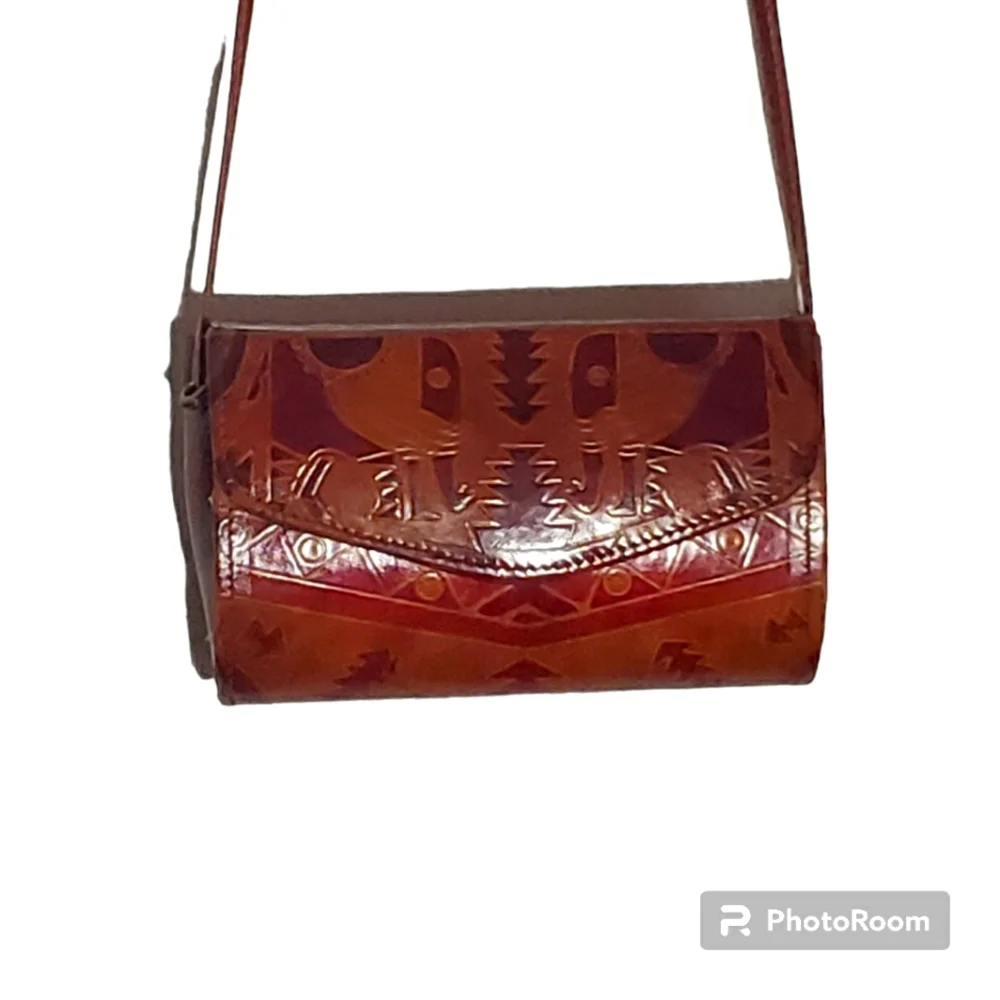 India genuine leather mini crossbody bag. Handle 28" 8"x3"x3" Front flap. New - Picture 3 of 3